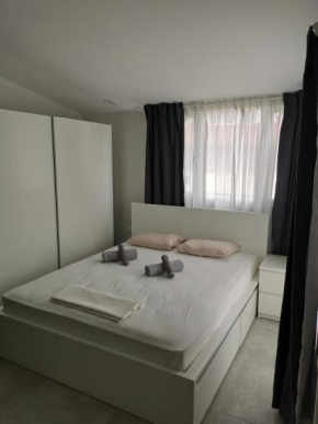 SKG Central Deluxe Studios